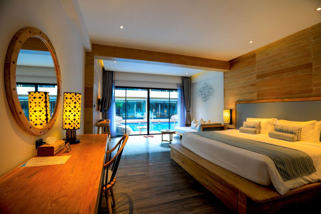 ซูพีเรีย พูล แอคเซส (Superior Pool Access) ที่พักติดทะเลหลีเป๊ะ