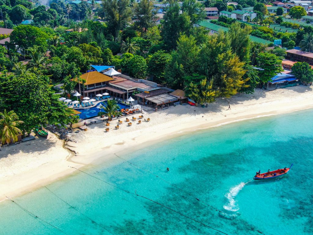 โรงแรม อาคีรา หลีเป๊ะ (Akira Lipe) บนเกาะหลีเป๊ะ โรงแรมหรูระดับ 5 ดาว