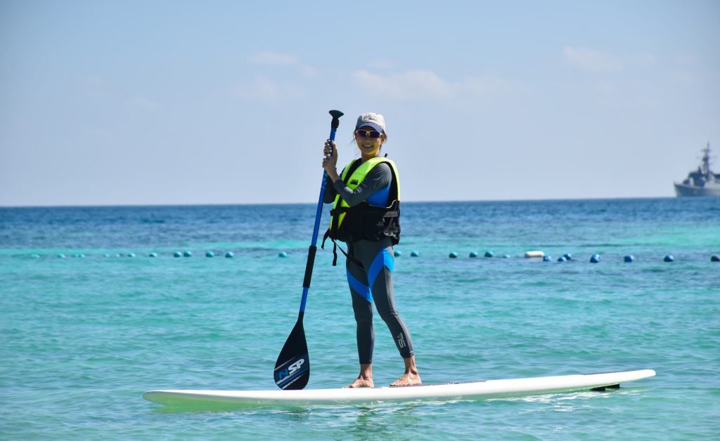 พายเรือคายัค (Kayaking)