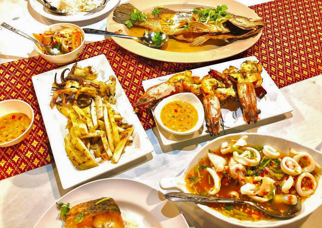 ดงทะเลซีฟู๊ดส์ (Dong Talay Seafoods!)