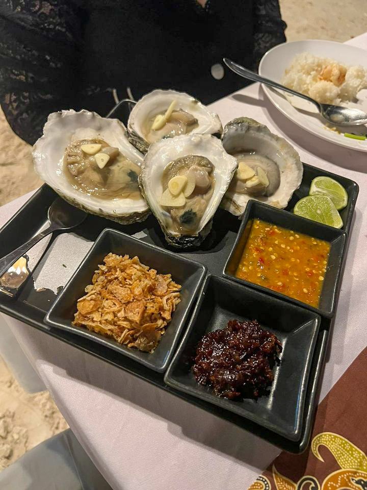 ดงทะเลซีฟู๊ดส์ (Dong Talay Seafoods!)