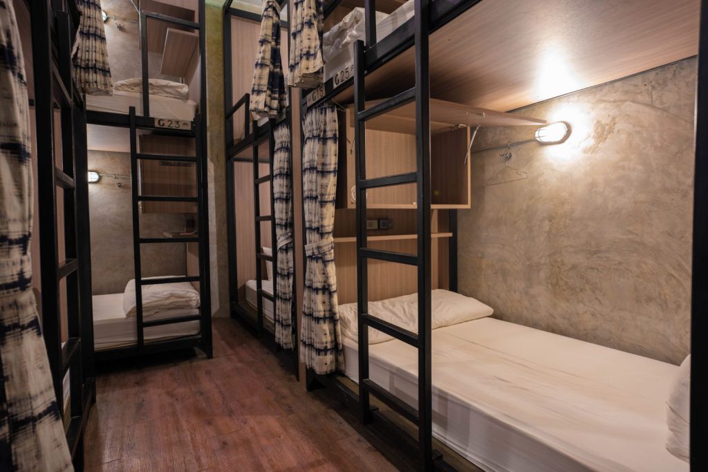 ห้องพักรวมเตียงเดี่ยว 2 ชั้น (Single Bunk Bed Mixed Dorm)