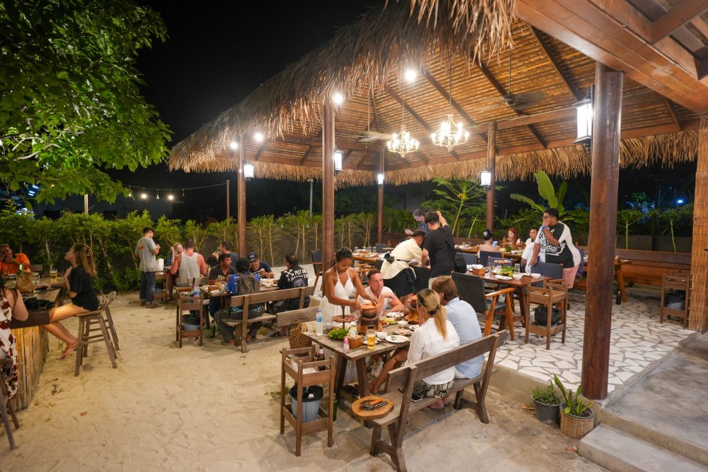 ส้มตำหัวไม้ สาขาเกาะหลีเป๊ะ (Somtumhuamai Lipe)