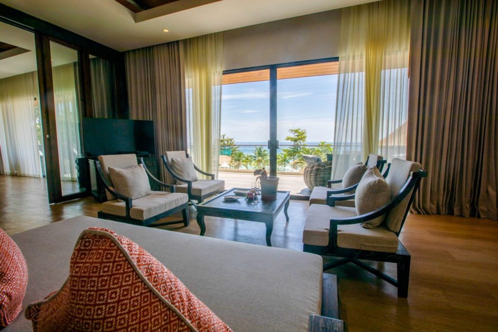 รอยัลสวีทซีวิว (Royal Suite Sea View)