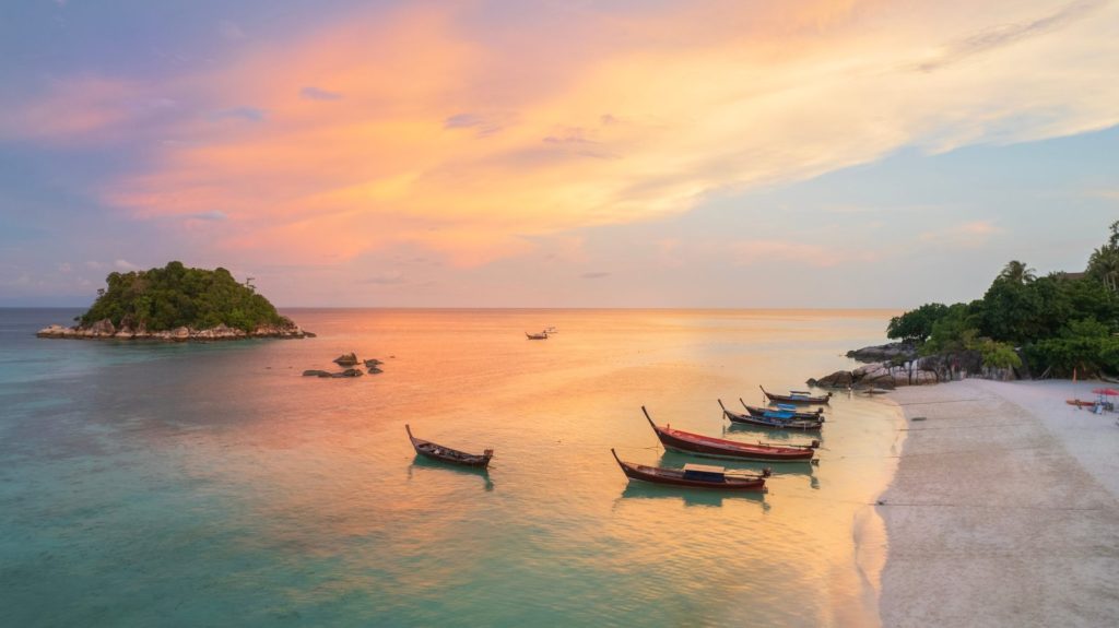 หาดซันไรซ์ (Sunrise Beach)