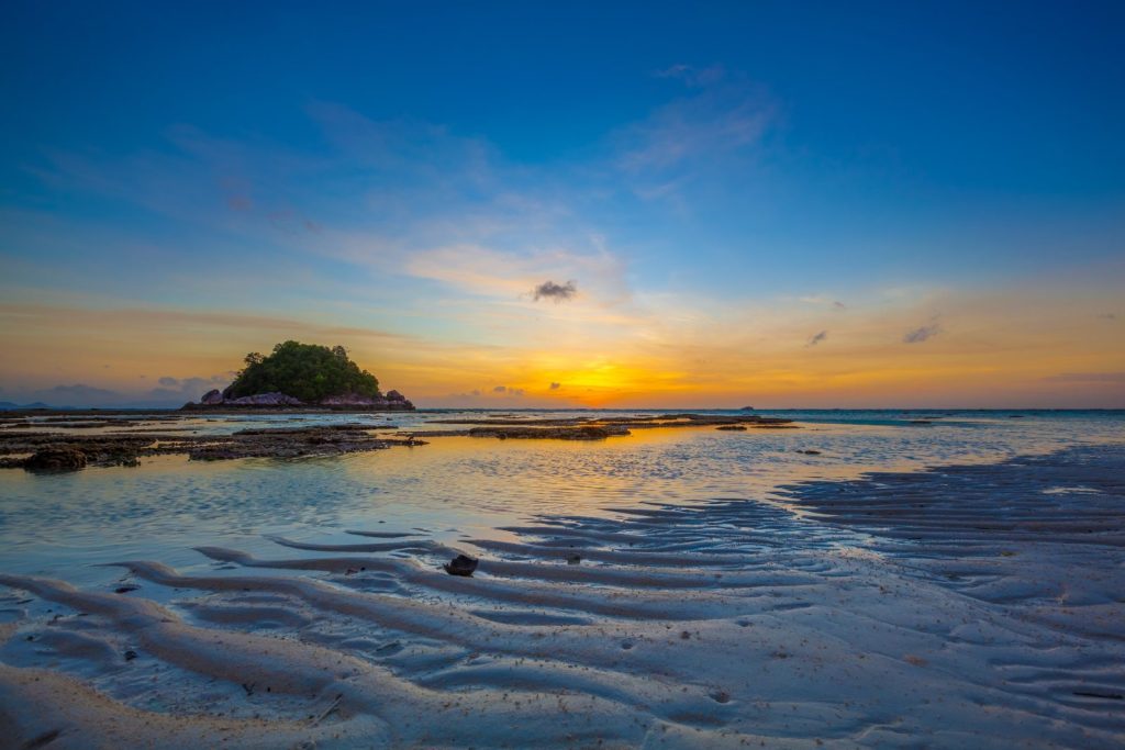หาดซันไรซ์ (Sunrise Beach)